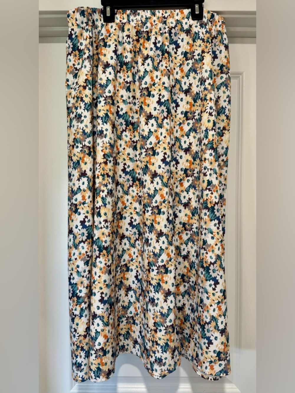 Women’s Daisy Print Long Floral Skirt in Fall Colors Size XXL